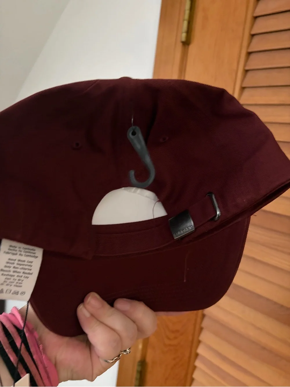 Calvin Klein 100% cotton baseball Hat in burgundy / maroon one size NWT